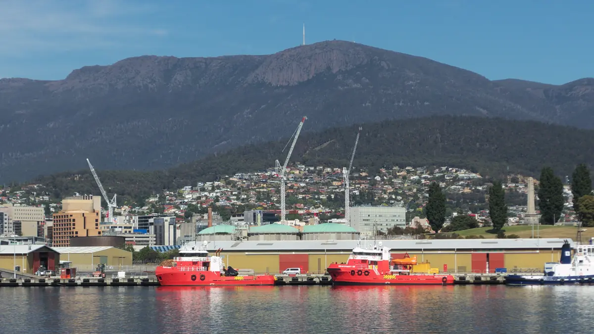 Hobart harbour and kunanyi / Mount Wellington